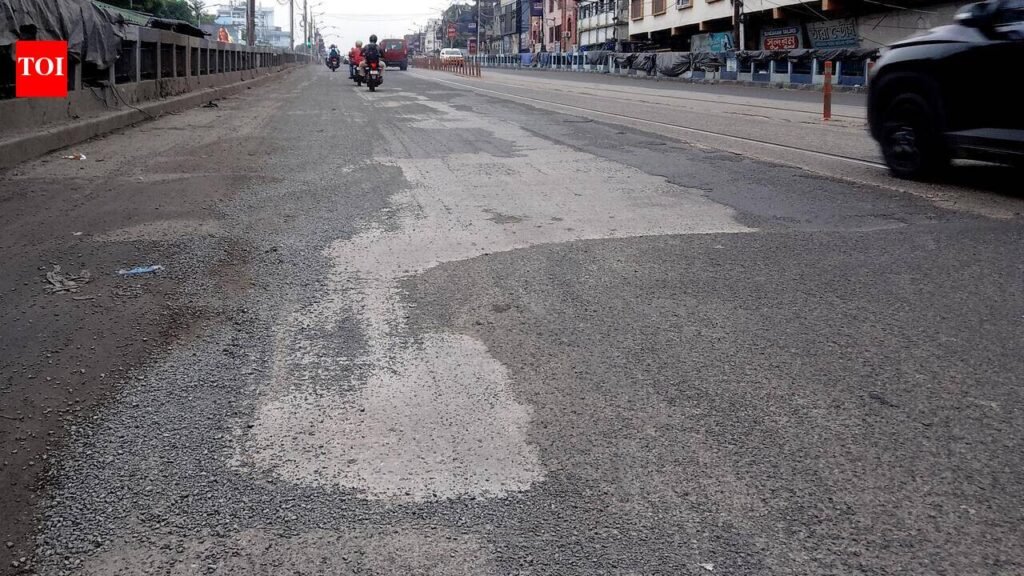 Traffic police SOS to KMDA for emergency repairs on Sealdah flyover | Kolkata News