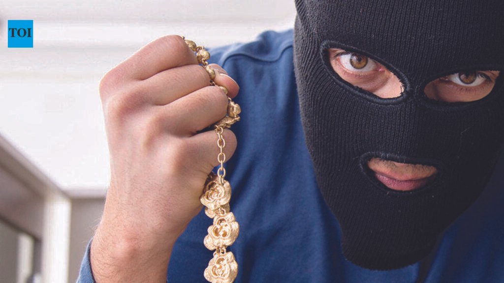 Teen staffer from Navi Mumbai decamps with six gold bars worth Rs 67 lakh, nabbed in two days | Mumbai News