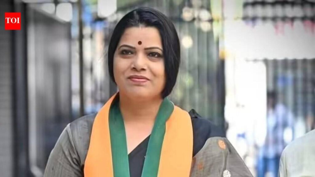 Mayor meets CM, seeks PRO change over social media tender row | Mumbai News