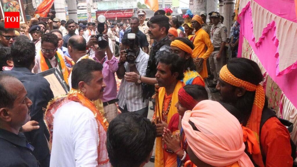 CM announces tourist lodge, Rs 5cr for Tarapith festival | Kolkata News