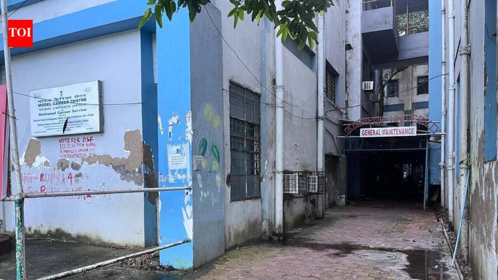 Little-known general maintenance section tasked with removing graffiti | Kolkata News