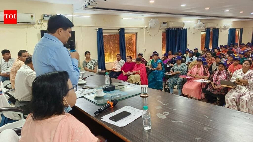 Five-day ornamental fish farm training kicks off in city | Ranchi News