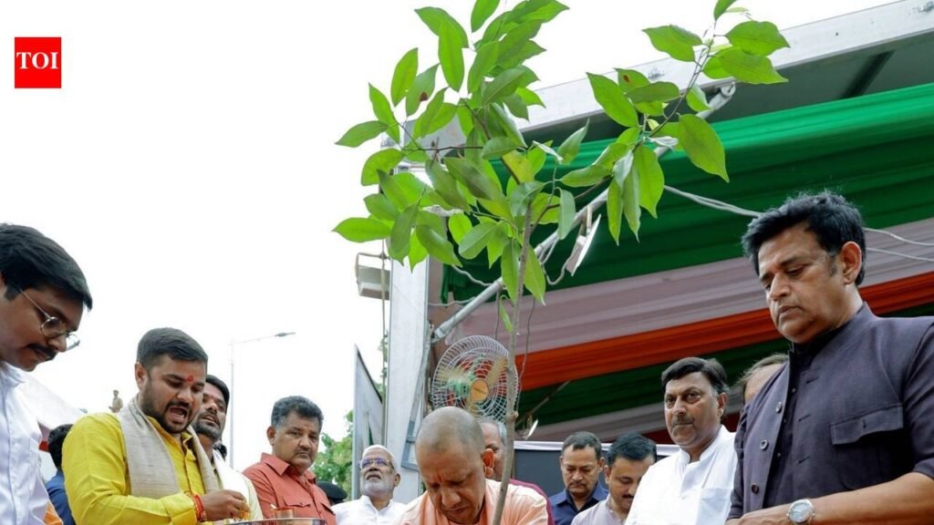Those threatening public security face jail or hell: Yogi | Varanasi News