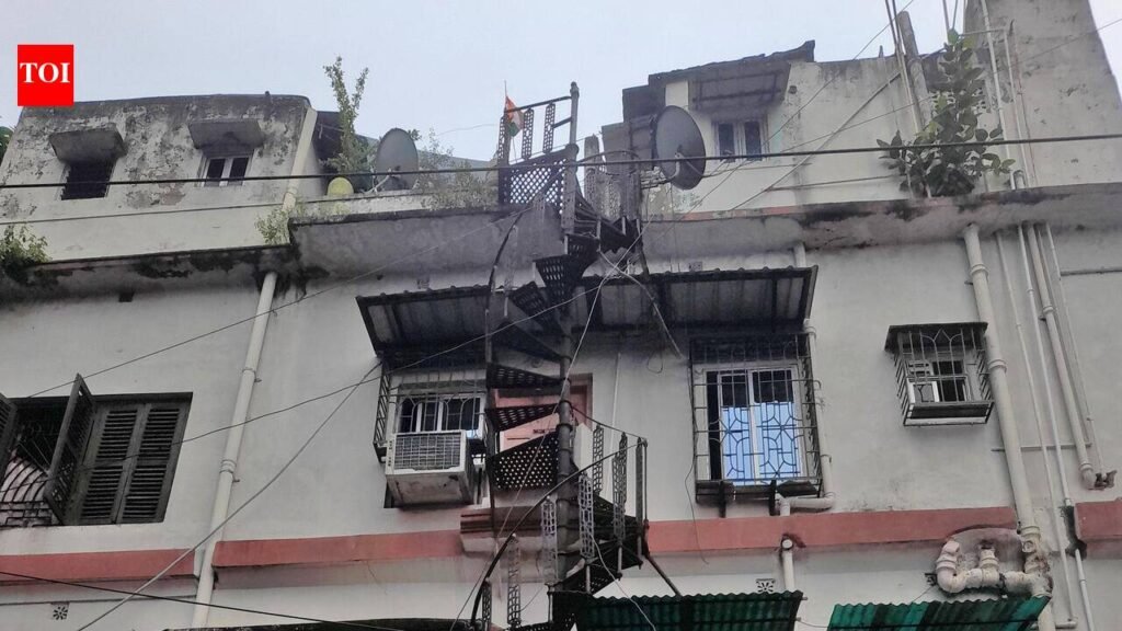 Tenants lock up cops after tiff with property owners, 4 arrested | Kolkata News