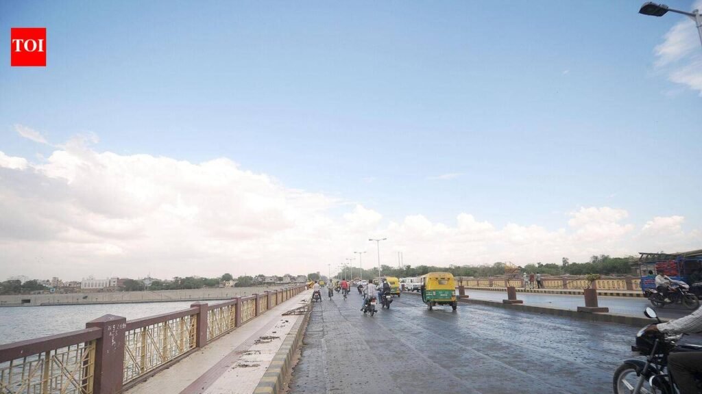 Sky remains cloudy, max temperature touches 33.9°C | Ahmedabad News