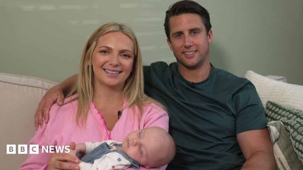 Woman has pioneering surgery for unborn baby with intestines outside its body