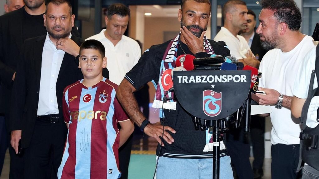 Liverpool icon Mohamed Salah arrives in Istanbul ahead of Trabzonspor move