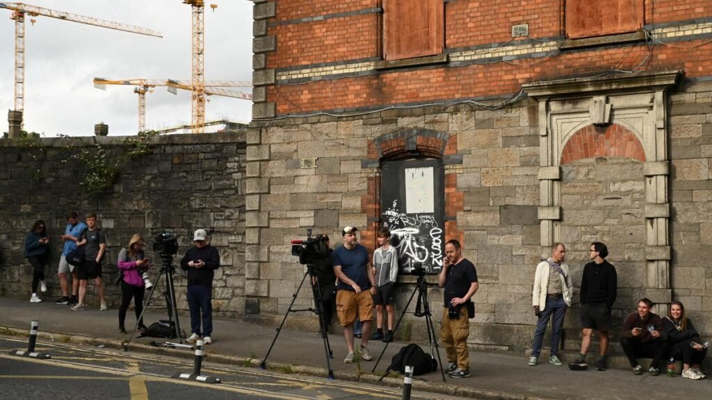 Suspected cartel boss Kinahan lands in Ireland after extradition from Dubai