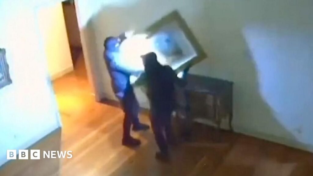 Moment €9m worth of art stolen from Italy museum