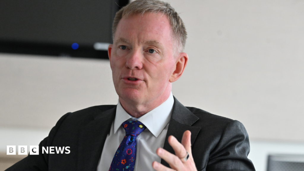 Portadown: NI secretary to consider Parades Commission letter over Drumcree