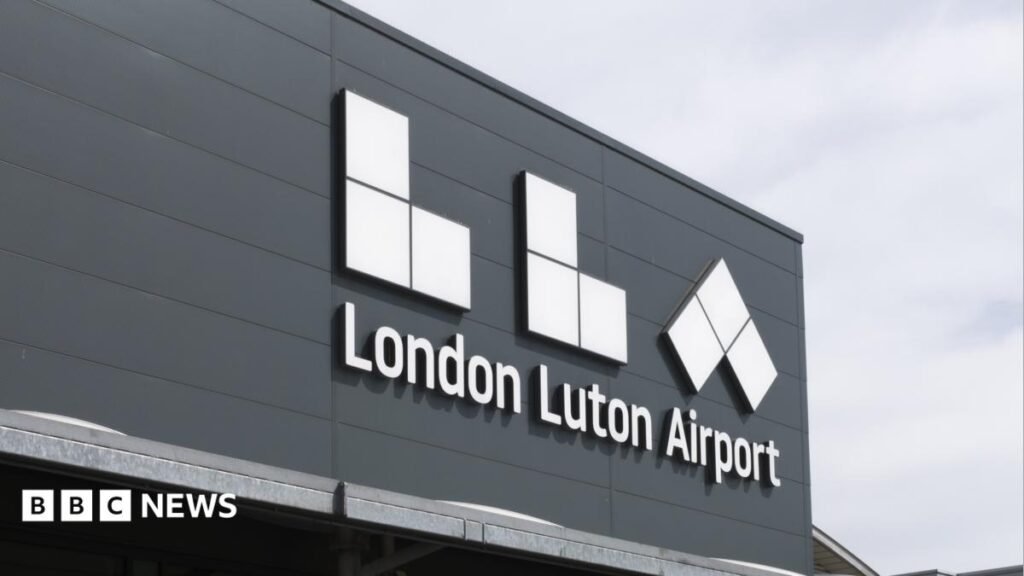 Lightning strike disrupts flights at Luton Airport