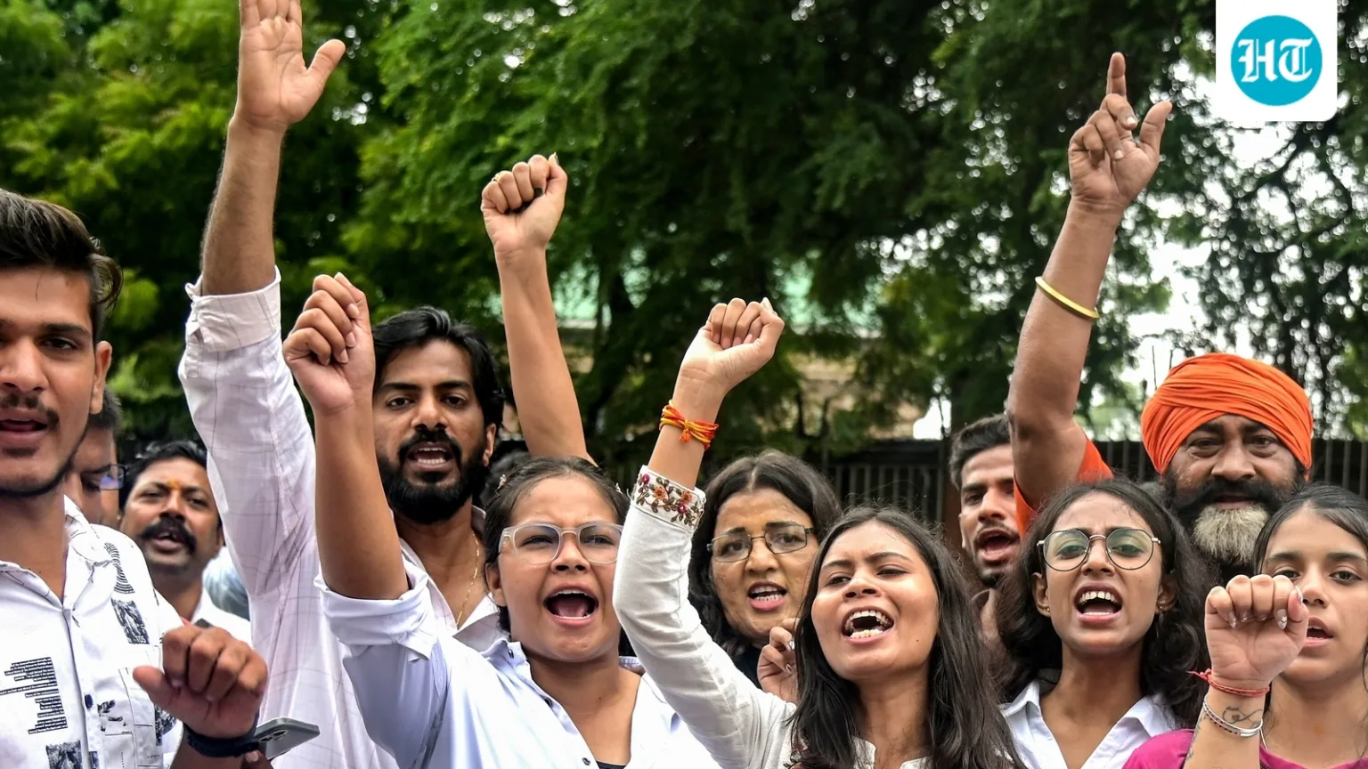 Bombay HC clerk typing test glitches: Aspirants halt protest, demand re-exam