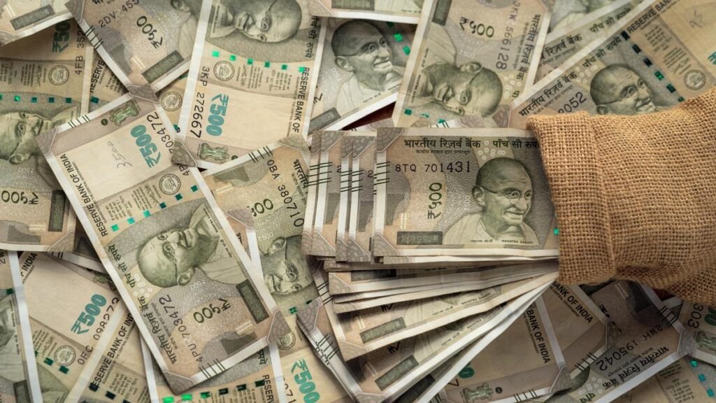 Rupee falls 7 paise to 95.40 against U.S. dollar in early trade