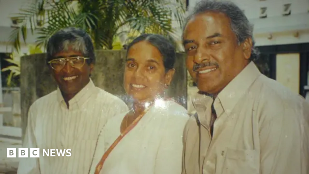 Nanda Malini: Veteran Sri Lankan singer dies at 82
