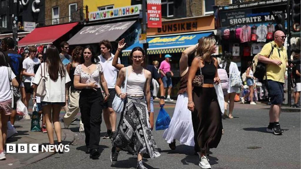 UK economy grows between April and June but experts warn of challenges in coming months
