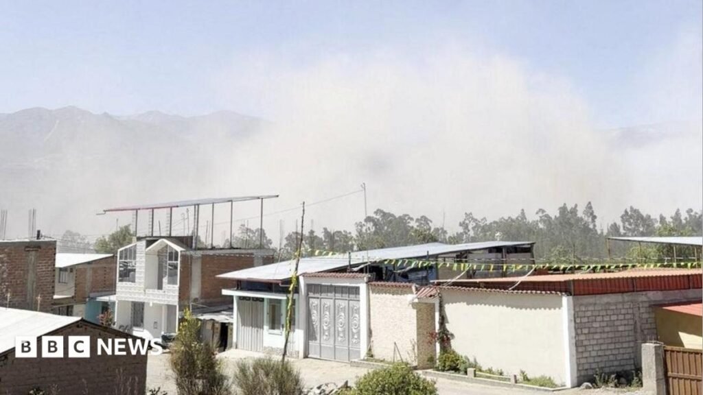 Peru earthquake damages buildings and causes power cuts