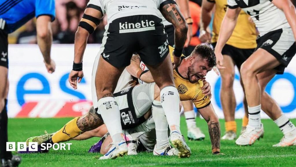 Super League: Hull FC 14-18 Castleford Tigers: Cas win despite coaching problems
