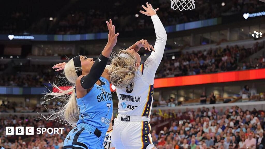 Chicago’s DiJonai Carrington ejected for hard foul on Sophie Cunningham