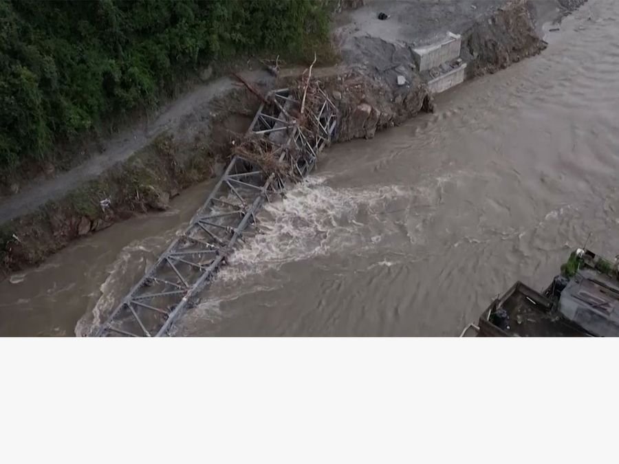 Death toll rises to 734; over 2400 still missing as rescue operations continue