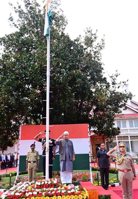 Let us build great nation, peaceful J&K: LG Sinha