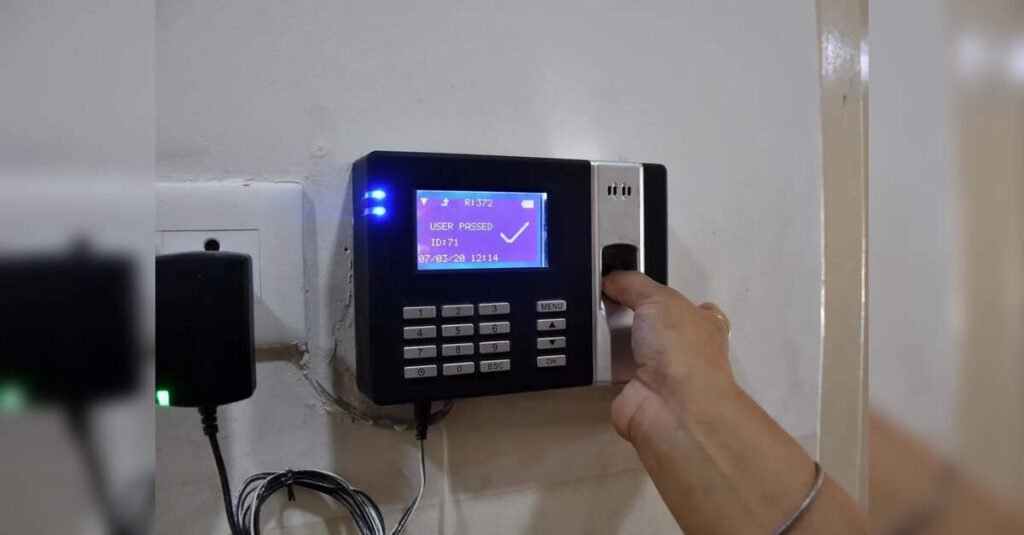 Supreme Court Dismisses PIL for Mandatory Biometric Attendance in Schools, ETEducation