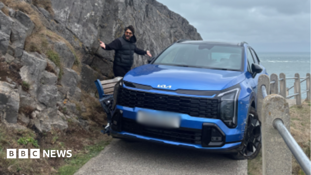 Driver wedges Kia SUV on Wales Coast Path at Mumbles