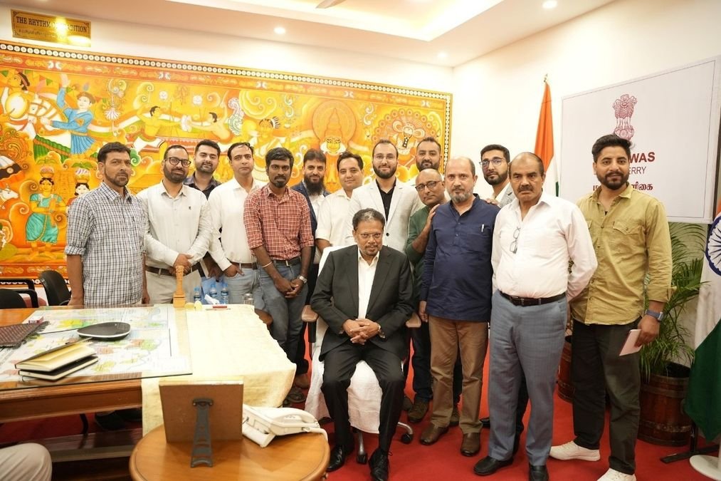 Kashmir media delegation calls on LG Puducherry during tour