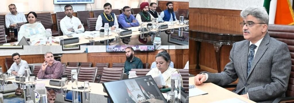 Atal Dulloo reviews progress of Census operations in snow-bound areas