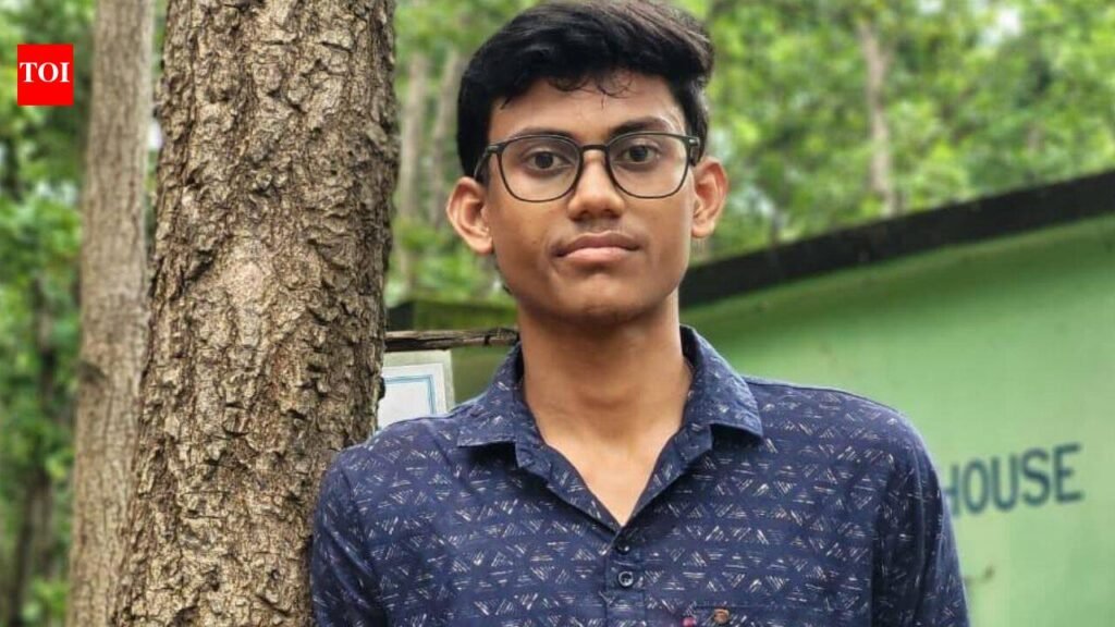 Binpur boy, ‘adopted’ by cops for 2 years, to train as doctor at MCH | Kolkata News