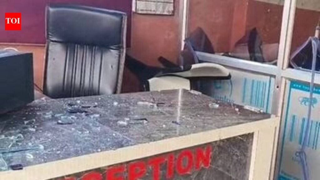 Patient’s death sparks vandalism at Chatra hospital | Ranchi News