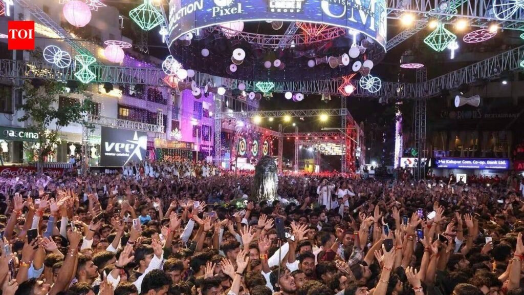Crowd surges at Ganesha processsions raise safety concerns | Surat News