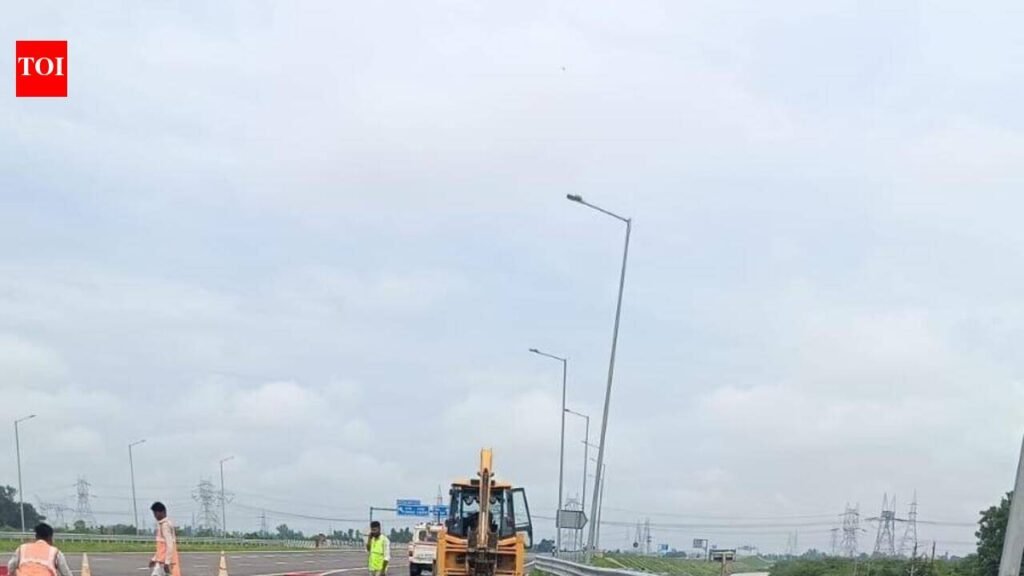 Heavy rain triggers carriageway cave-in on Ganga expressway ramp | Lucknow News