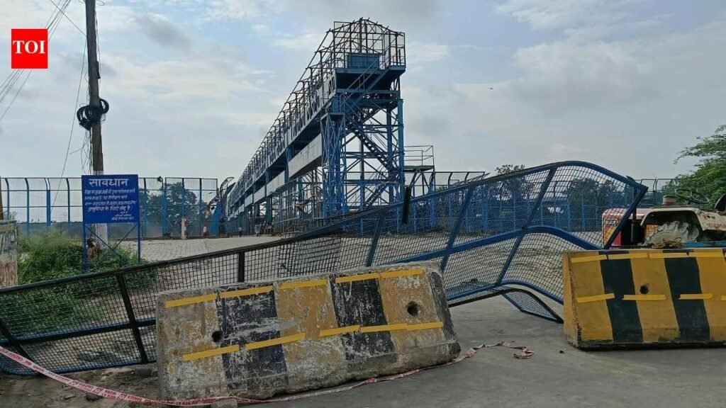 Hindon barrage bridge closed for repairs, commuters brace for detours | Noida News