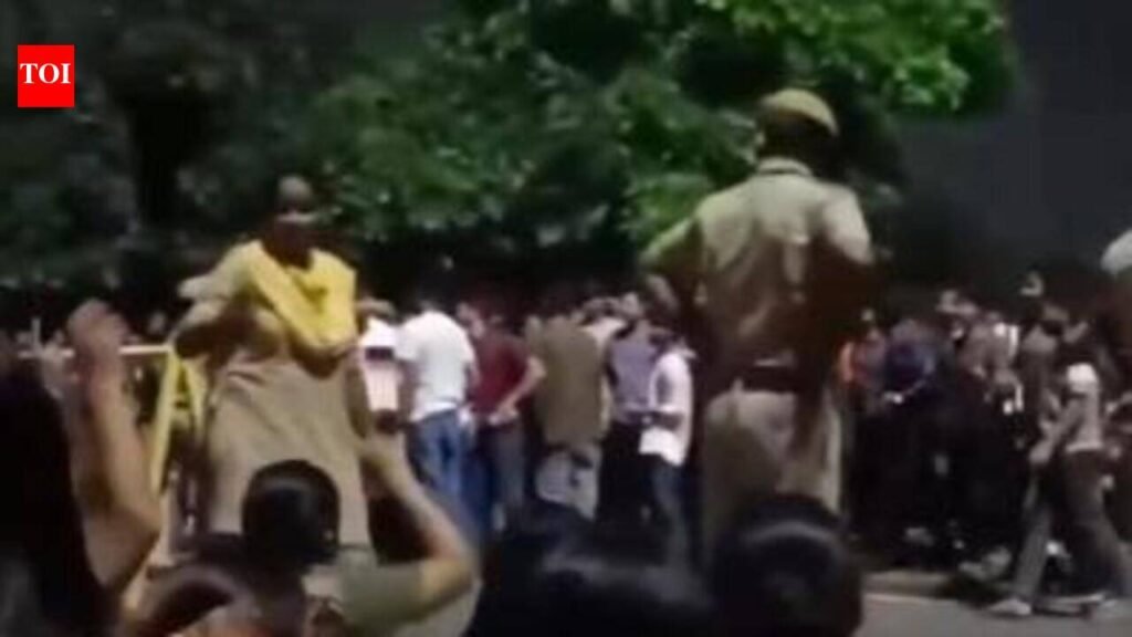 MNIT girls protest gender inequality in campus regulations | Jaipur News