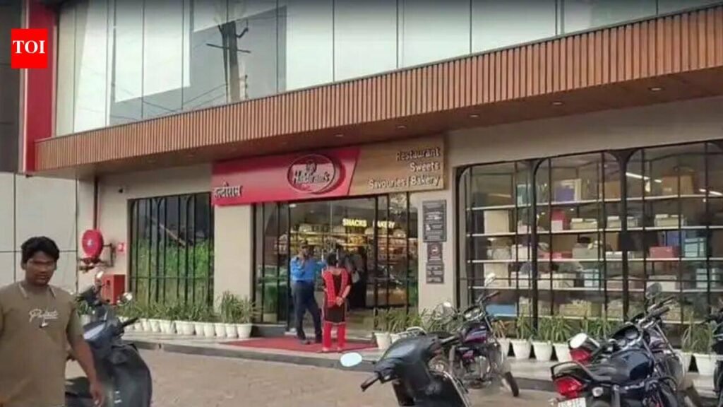 Reused oil, insects in veggies: Checks expose violations at five key eateries in Gurgaon | Gurgaon News