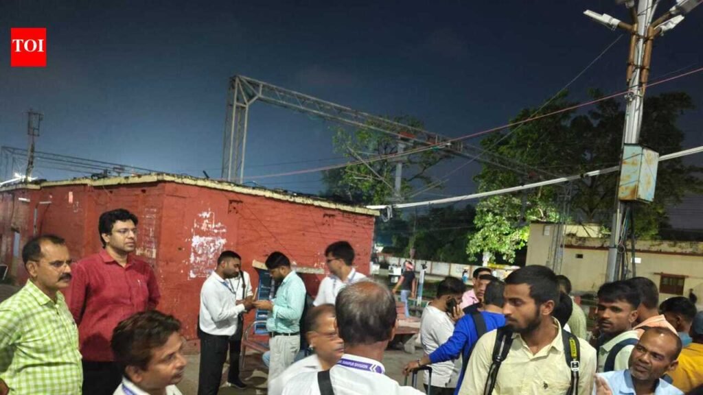320 passengers penalised for ticketless travelling | Patna News
