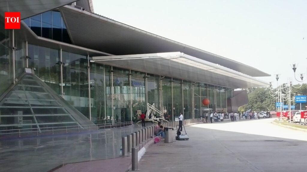 1.677 kg hydroponic weed worth Rs 2 crore seized at Lucknow airport | Lucknow News