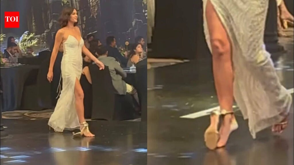 Alicia Kaur: Heel breaks mid-catwalk, but model Alicia Kaur doesn’t miss a beat: Her calm response wins the internet