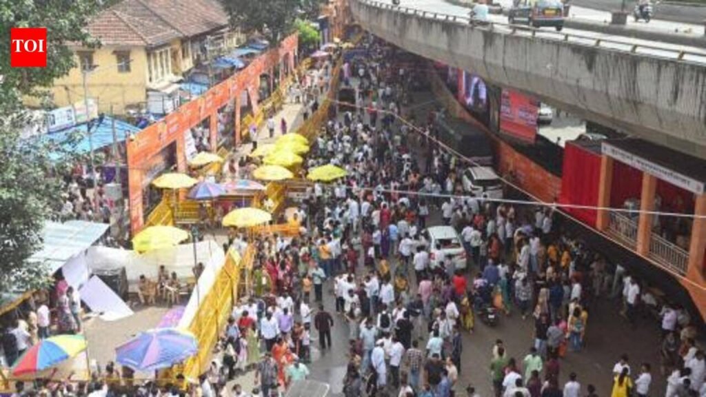 No obstructive advertisements on Mumbai roads and pavements during Ganpati and Navratri festivals, BMC directs mandals | Mumbai News