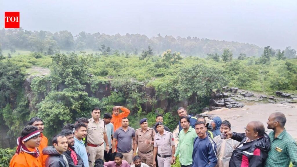 4 Nagpur youths rescued from jaws of death at Kukdi Khapa waterfall | Nagpur News