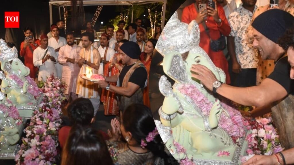 Salman Khan performs aarti at Khan family’s Ganpati visarjan; joins Iulia Vantur to offer prayers to Bappa – PICS |