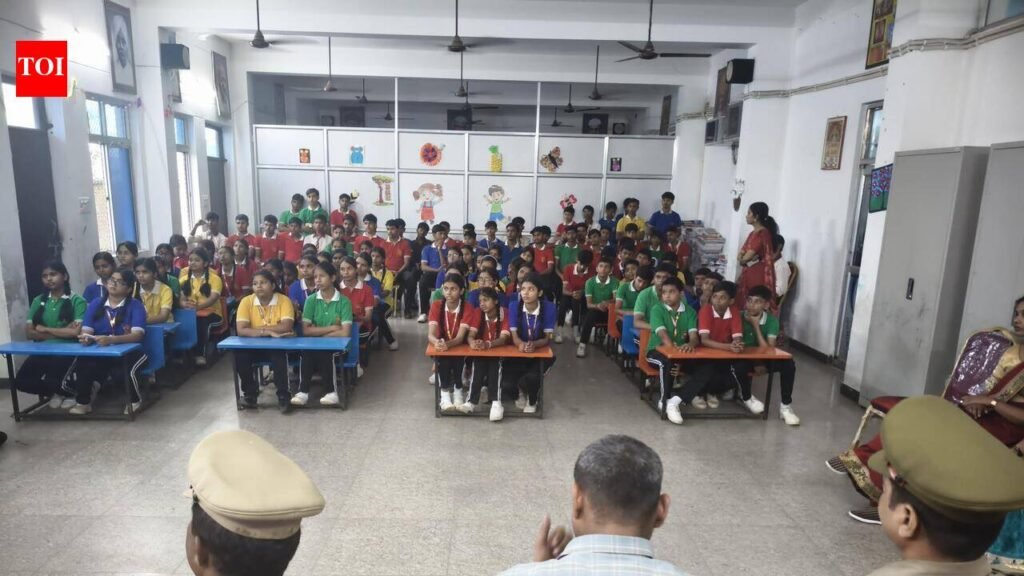 Kaushambi cops interact with students to create cyber awareness | Prayagraj News