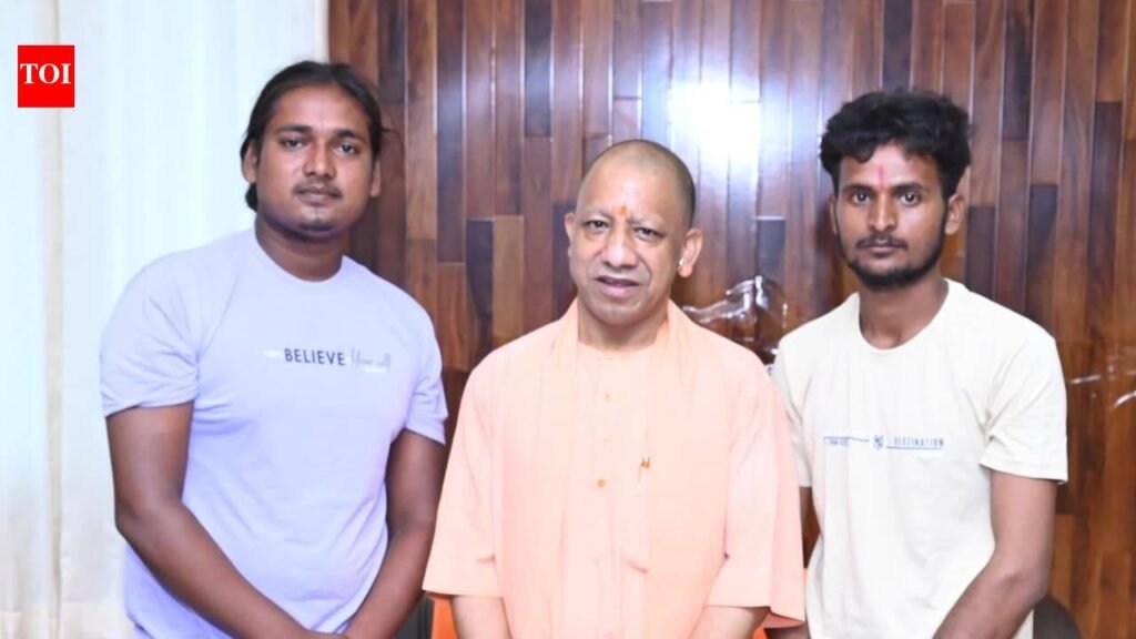 CM lauds youths for cleaning Tarakulha Devi pond, promises restoration | Varanasi News