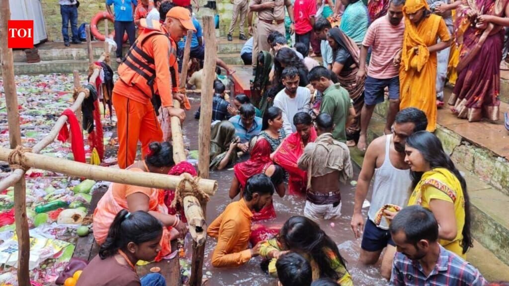 Thousands of couples seeking child take dip on Lolark Chhath in Kashi | Varanasi News