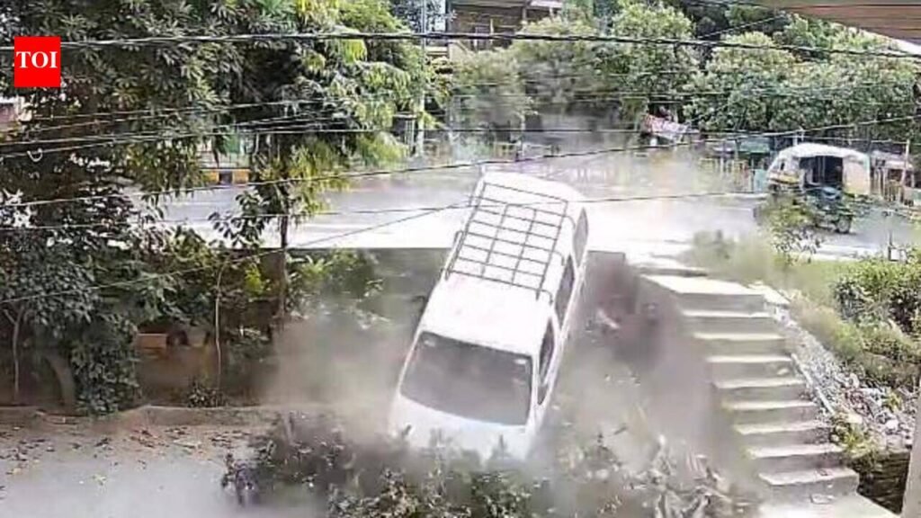 Narrow escape for school kids as van crashes into tree, falls 5ft onto service road in Ghaziabad | Noida News