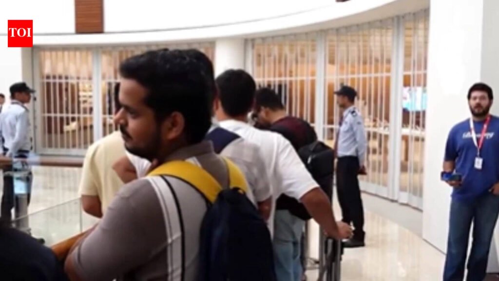 Watch: Long queues outside Apple stores across India as iPhone 18 series, 1st foldable iPhone go on sale | Delhi News