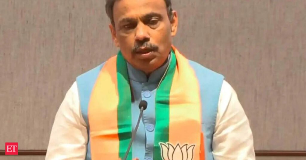 BJP’s Vinod Tawde, Radha Agarwal discuss UP poll preparations