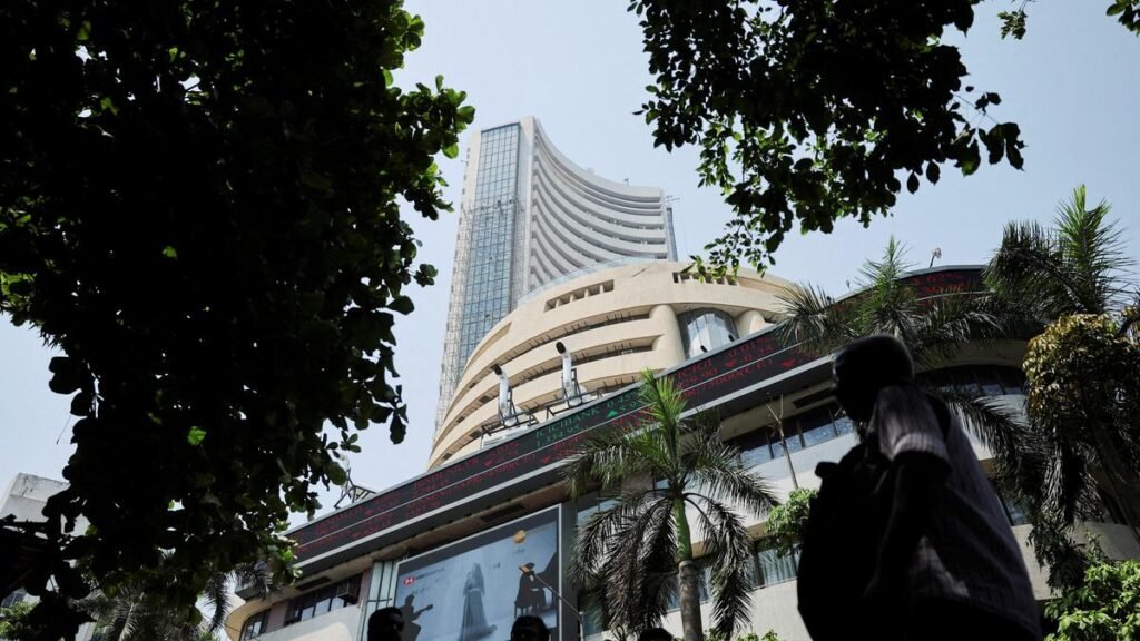 Markets end on mixed note; Nifty up 76 points, Sensex dips