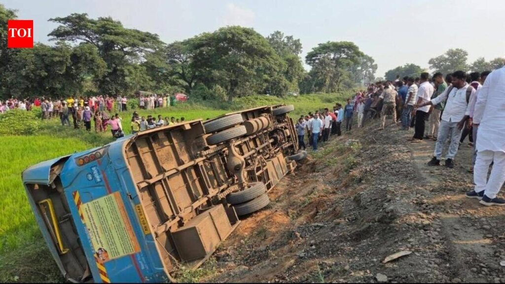 MSRTC bus overturns near Shivni, 31 injured | Nagpur News
