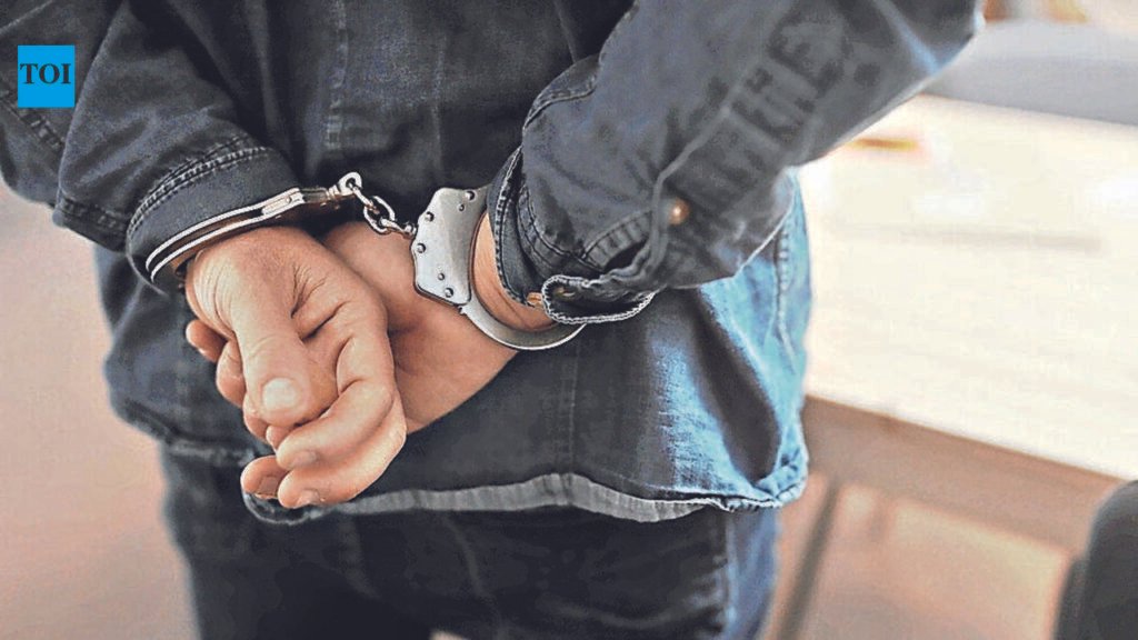 Latehar police bust Gulguliya gang, recover stolen gold | Ranchi News